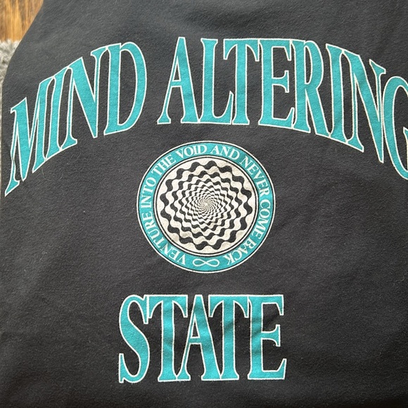 Levi’s Tee - Picture 2 of 2